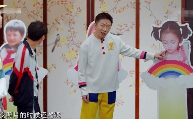 陈赫|鞠婧祎自拍过度美颜？录制节目生图惨遭曝光，鼻梁缺陷一览无遗