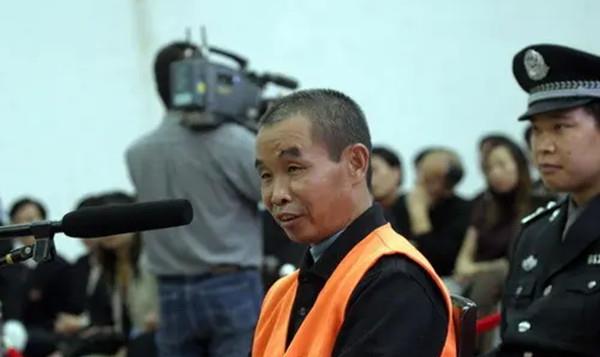 变态杀人狂魔邱兴华连杀道观十人,残忍杀害无辜村民