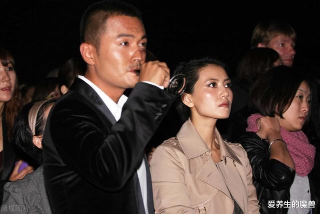 高圆圆|高圆圆的混乱情史，靠美色征服了5个男人，嫁人后终不再持靓行凶