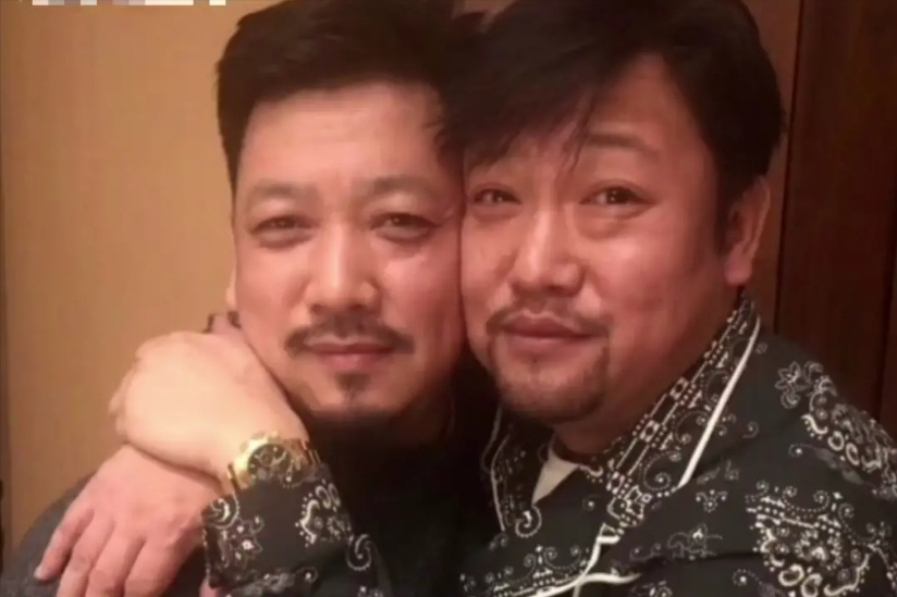 贾冰|三次登上春晚，贾冰“老牛吃嫩草”？与妻子同框如\父女\