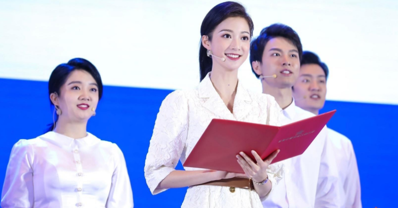 快乐大本营|冯琳现身东方卫视跨年晚会，业务能力受到认可，难怪被保研复旦