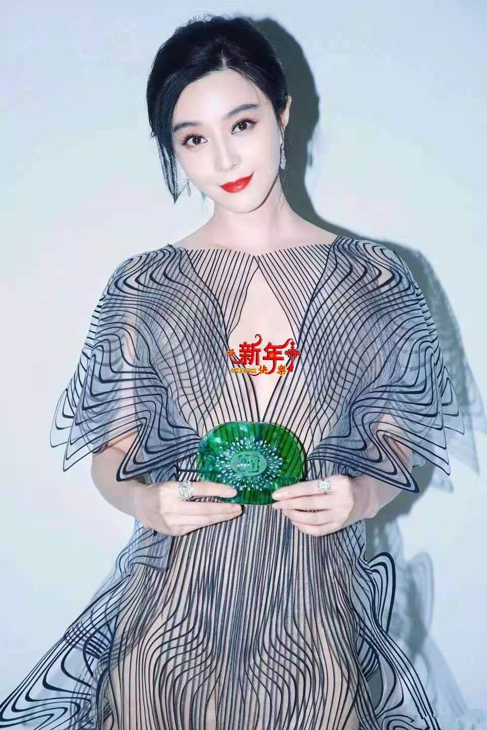 范冰冰|范冰冰一袭波纹透视裙，穿出高级美，十分性感