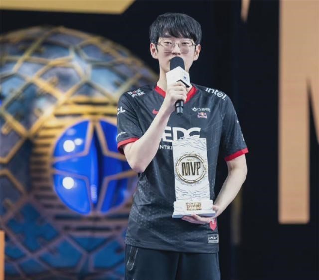 FMVP|小天和金咕咕事件“重演”？EDG队员开播后，毫不客气吐槽FMVP