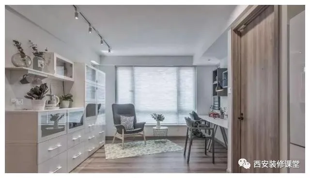 客厅扔掉沙发，替代品很多，没必要太传统