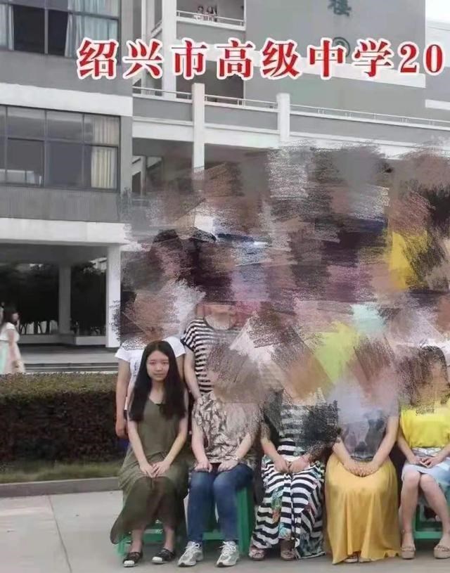 |海后项思醒毕业旧照曝光，穿搭成熟性感，跟现在相比判若两人