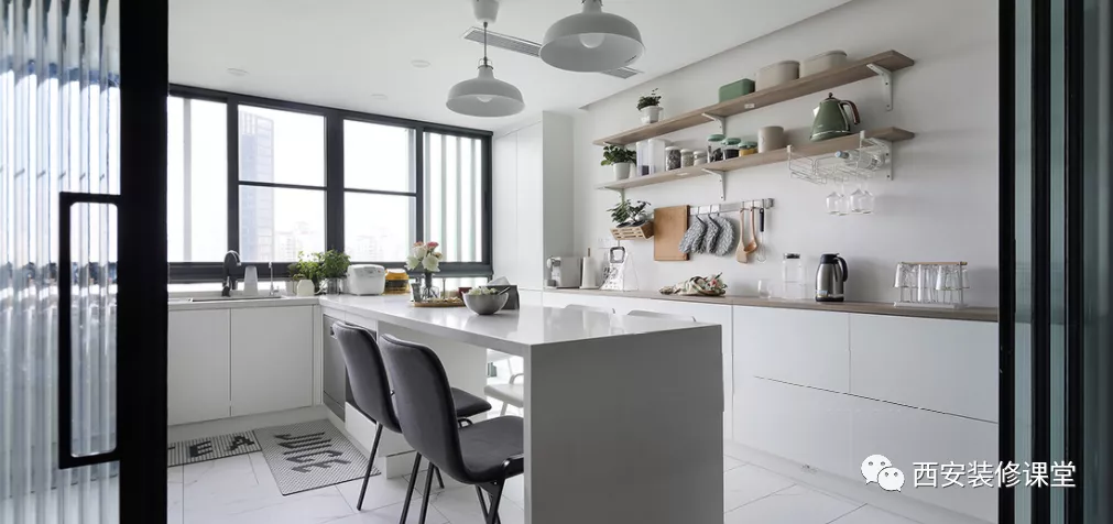 定制餐边柜，不做满墙，留白高级