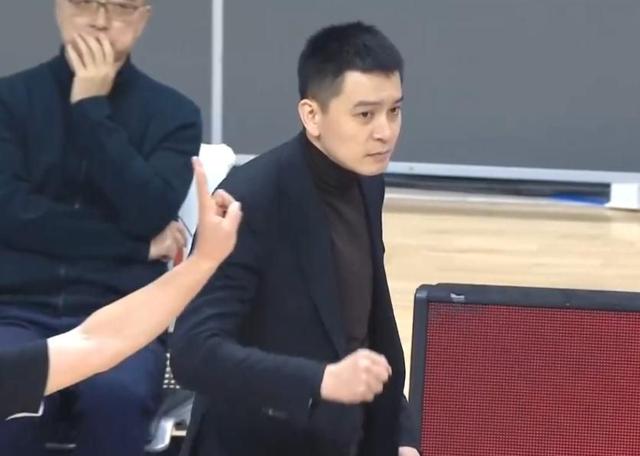 遼寧男籃|遼寧男籃驚艷一球！趙繼偉跨越半場喂餅張鎮(zhèn)麟空接，楊鳴握拳慶祝