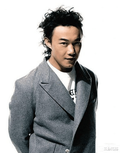 卷发|陈奕迅的卷发搭配真厉害，显发量多又能藏发际线，动作浮夸好抢眼