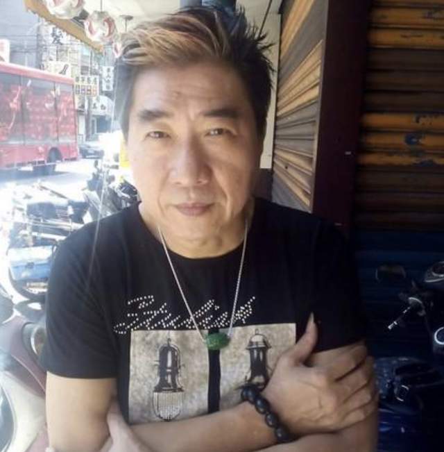 台湾|68岁台湾戏骨认爱小13岁女友，直言不会再婚，妻子为救他命丧火海