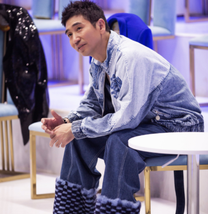 吴镇宇|《追光吧》开播，影帝、歌王全出动，真正的年度王炸综艺来了