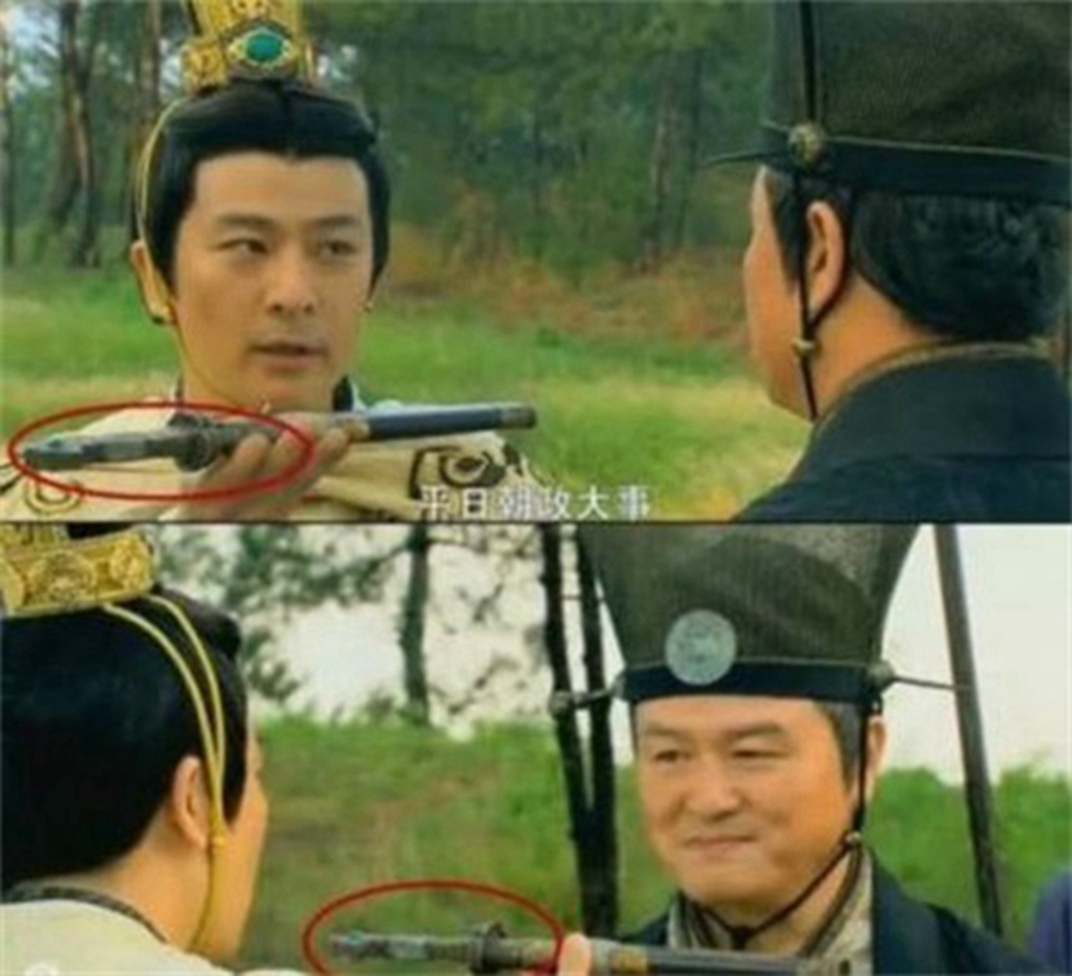 穿帮镜头|超尴尬的穿帮镜头，龙套演员：我当群演那么辛苦，玩下手机怎么了