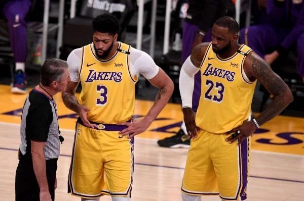 清浅微笑的我|公开招募！重回湖人！佩林卡无脑操作坑惨老詹，你已完成自我救赎