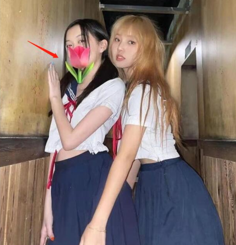 奶果的妈咪 李亚鹏欠债4000万，王菲谢霆锋重现经典牵手，李嫣懒理大秀水手服