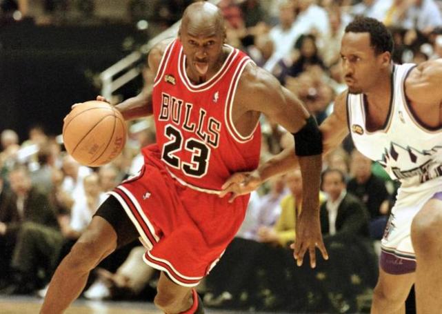 安东尼|NBA只有5人敢说自己是“进攻万花筒”，欧文不够格，榜首无悬念