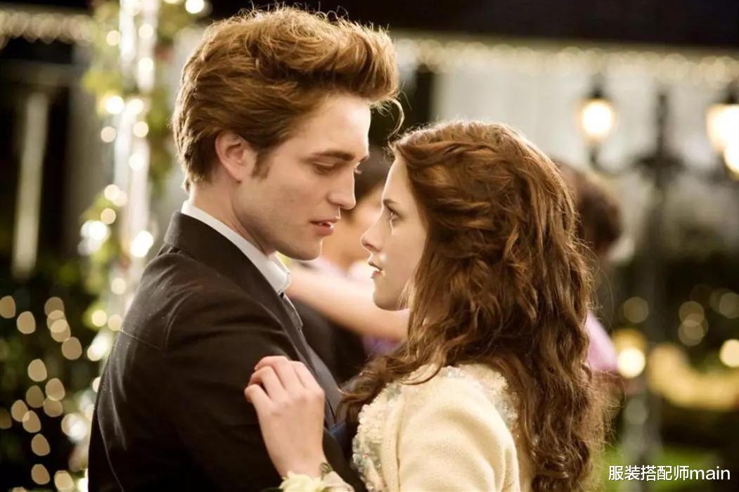 服装搭配师main|她是荧屏女神“暮光女”,剪短发越变越帅,光脚走红毯被赞真性情