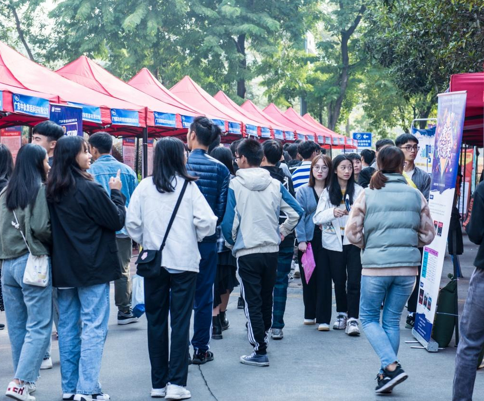 教师|最受欢迎“男女友职业”曝光,“铁饭碗”很吃香,公务员无缘榜首