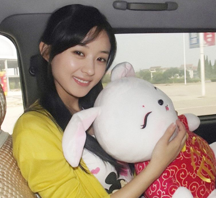 赵丽颖|九年前，赵丽颖给她作配，九年后，赵丽颖成顶流她沦为三线女星