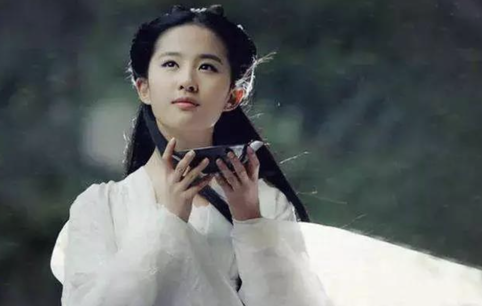 唐三|刘亦菲减肥成功穿深V网友怒赞，杨紫一甩浮肿美出新高度