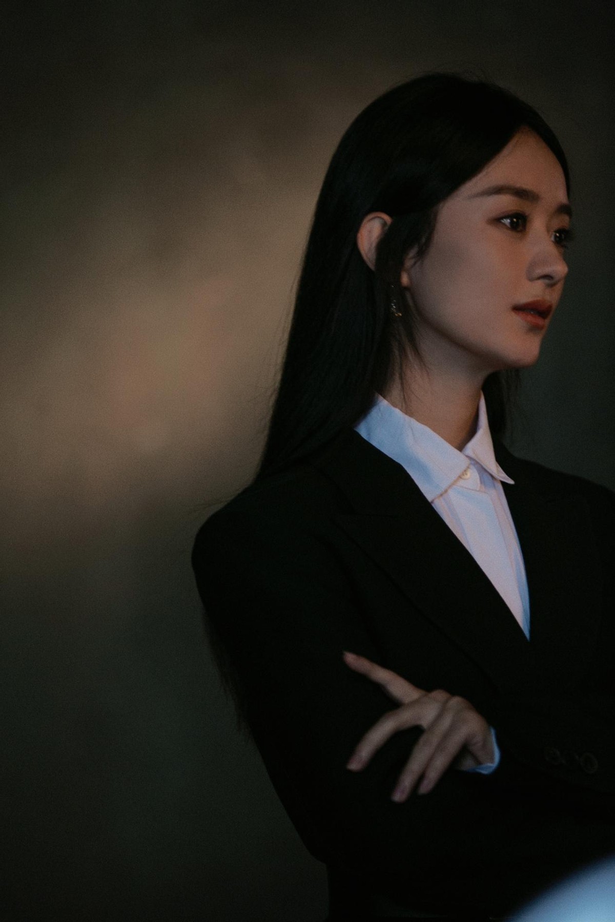 赵丽颖|赵丽颖造型太飒,不愧是当了妈的人,穿衣打扮越看越霸气