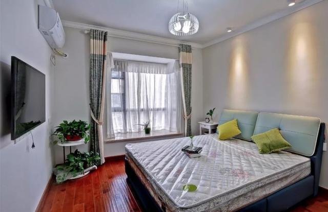 |97平现代二居室，一进门就被朋友家的客厅给迷住了，好漂亮