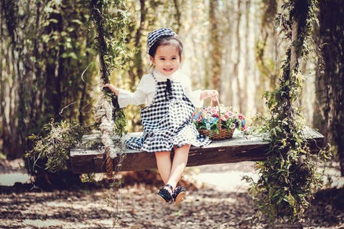 知一先生|女孩名字大全:清逸如云的女宝宝名字