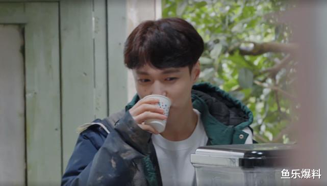 张天爱|《向往的生活5》中封闭的张艺兴，却撕下了诸多综艺明星的遮羞布