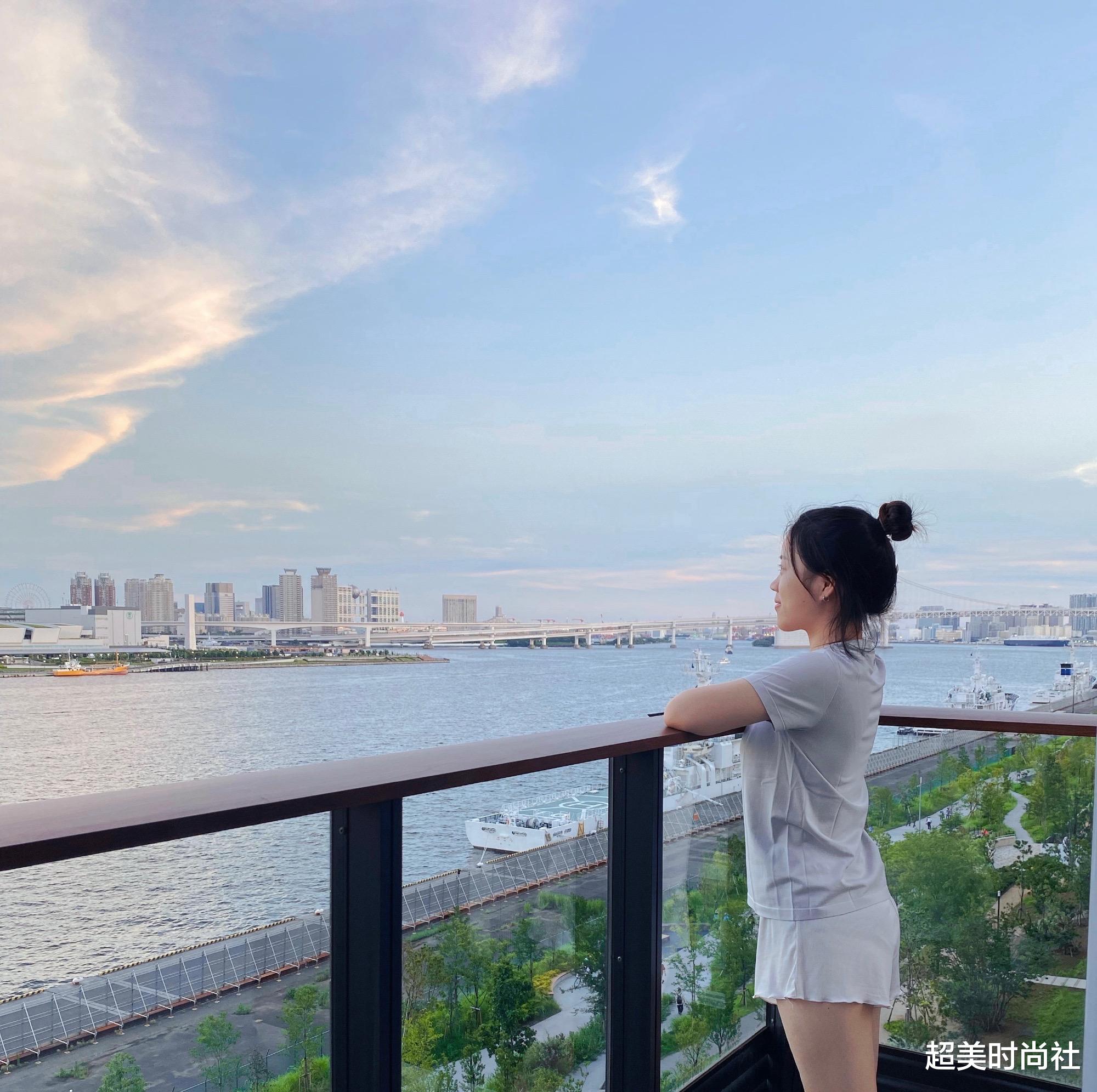 超美时尚社|杨倩全运会再夺冠，赛场上戴紫色发圈被赞呆萌，私下穿搭也很可爱