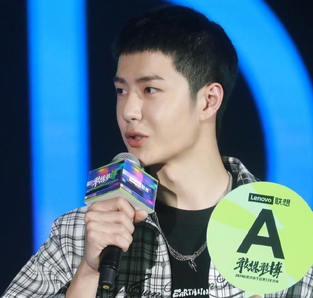 王一博|好惊喜！王一博敢想敢博，主动回应发型问题，真实不做作！