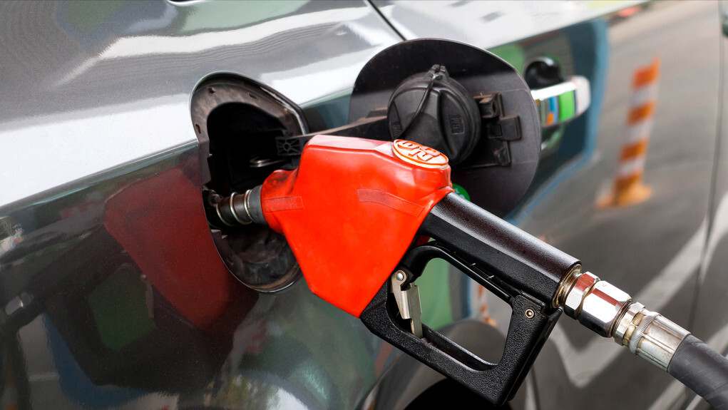 12月16日在加油站拔油枪点火的小伙子据说有病