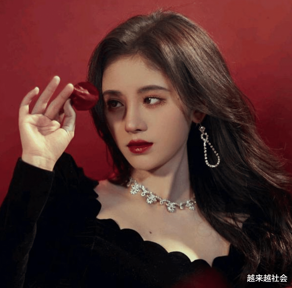 鞠婧祎|鞠婧祎，业务能力强长得也好看，除了一些行为有点作也没啥可黑