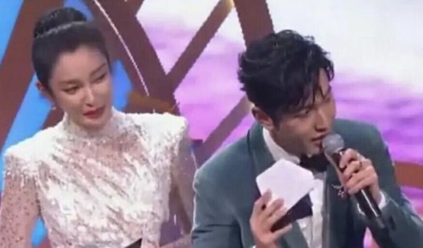 黄晓明|张小斐的获奖感言刚说完，就被李冰冰和黄晓明给喊住了！