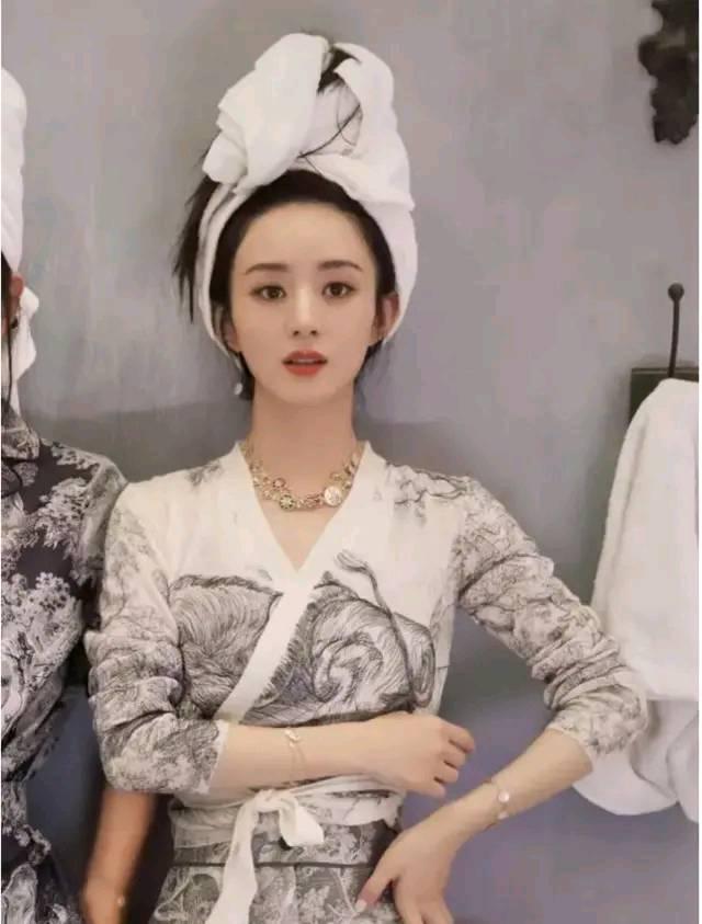 赵丽颖|赵丽颖拍戏把儿子带身边，被人吐槽模仿热依扎，是在刻意蹭热度？