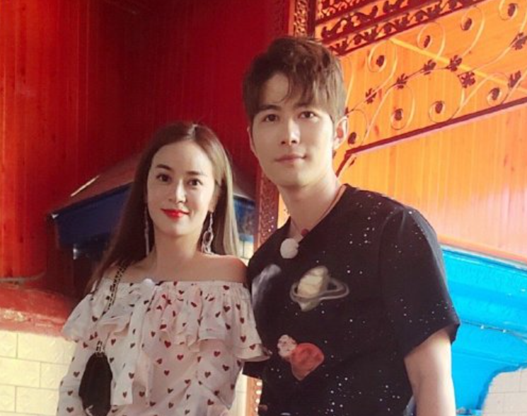 官宣|知名网红夫妇官宣离婚！男方净身出户只拿50万，分开后仍直播赚钱