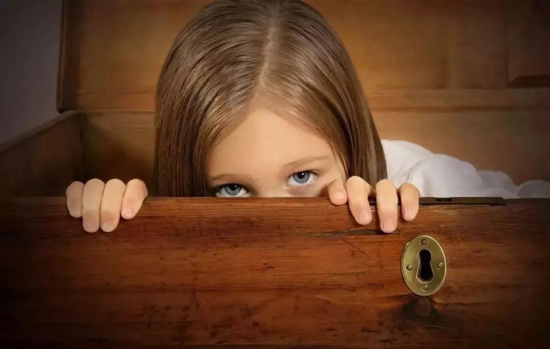 两口育儿|孩子不够自信，不要全都归罪于孩子的“玻璃心”，家长们也要反思