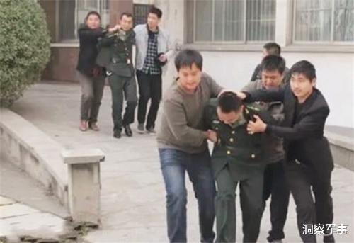 洞察军事 还记得这个董大维吗?冒充“军人”整整15年,四处招摇撞骗
