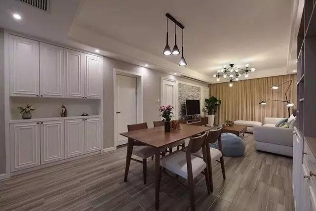 没有独立玄关也可以做鞋柜,一柜两用,实用又美观