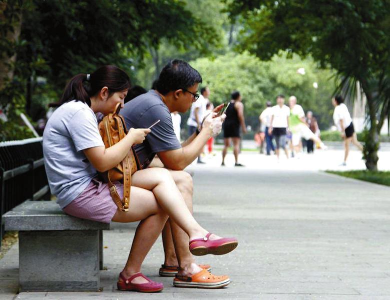 心安勿想 低头族如何治疗颈椎病？分享五个小妙招，轻松应对颈椎病！