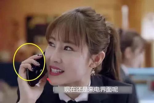 张蓝心|看完想锤导演的穿帮镜头，张蓝心，头以下全是腿的感觉，只是弱弱的发现……