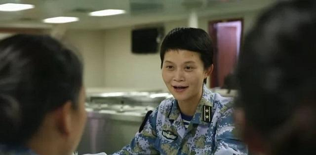 韦慧晓|韦慧晓：拒绝华为百万年薪，34岁选择参军入伍，成为中国首位女舰
