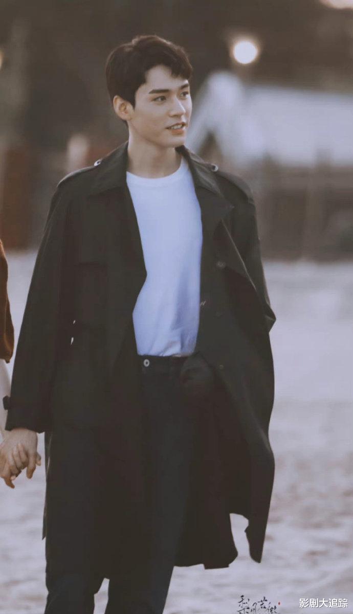 龚俊|乔欣龚俊新剧《沉睡花园》定档，预告中两人雨中拥吻甜蜜度爆表！