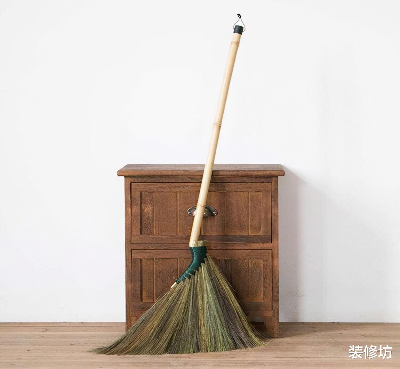 |不要把扫把放在这3个地方，不是因为迷信，其实很多人都放错了