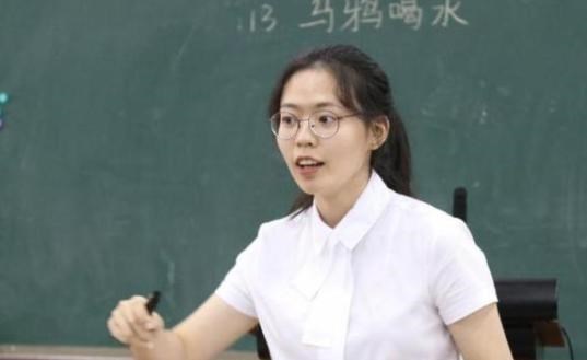 天明情感说 深圳一中学老师晒出工资单，看后才明白，为什么博士生也争相应聘
