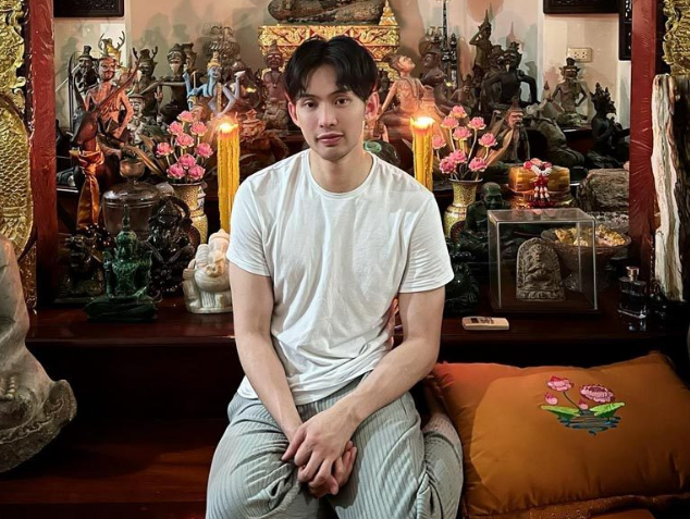 聚会|知名主持人Matoom剃度出家!没穿上衣露出发达肌肉,眉毛剃光颜值超高