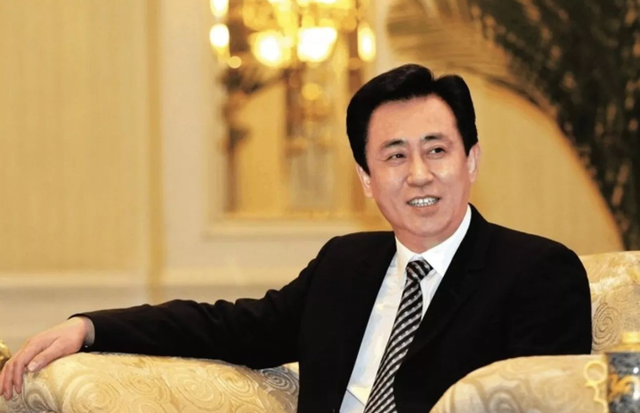 许家印|许家印掉出前十？最新富豪榜出炉，杨惠妍第二，榜首身价2431亿