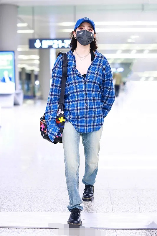 一街拍|欧阳娜娜“变性”造型，男装打扮现身机场，网友：男友力爆棚！