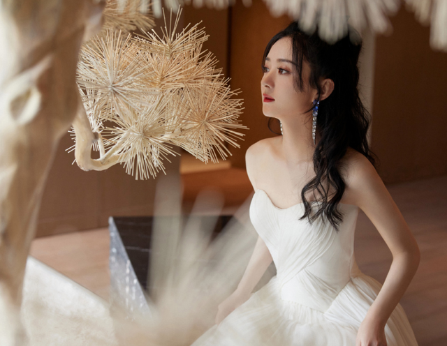 赵丽颖|进退两难？赵丽颖新剧成香饽饽，王一博等2位艺人被曝竞争主演