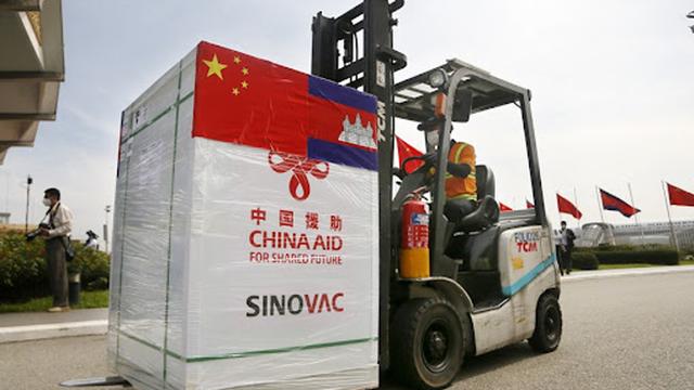 伦敦|大批中国新冠疫苗抵达，首相、副首相亲自迎接，中方果然说到做到