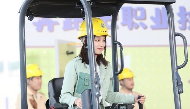 奔跑吧兄弟|7位成员只有白鹿上热搜，现如今的《跑男》究竟差在哪？