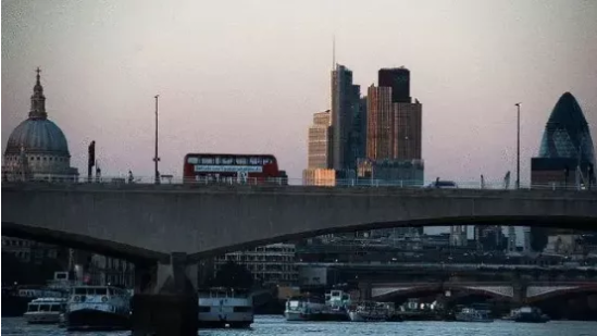 育儿常识大百科|断交！关闭伦敦大使馆，遣返外交人员，让英国知道厉害！