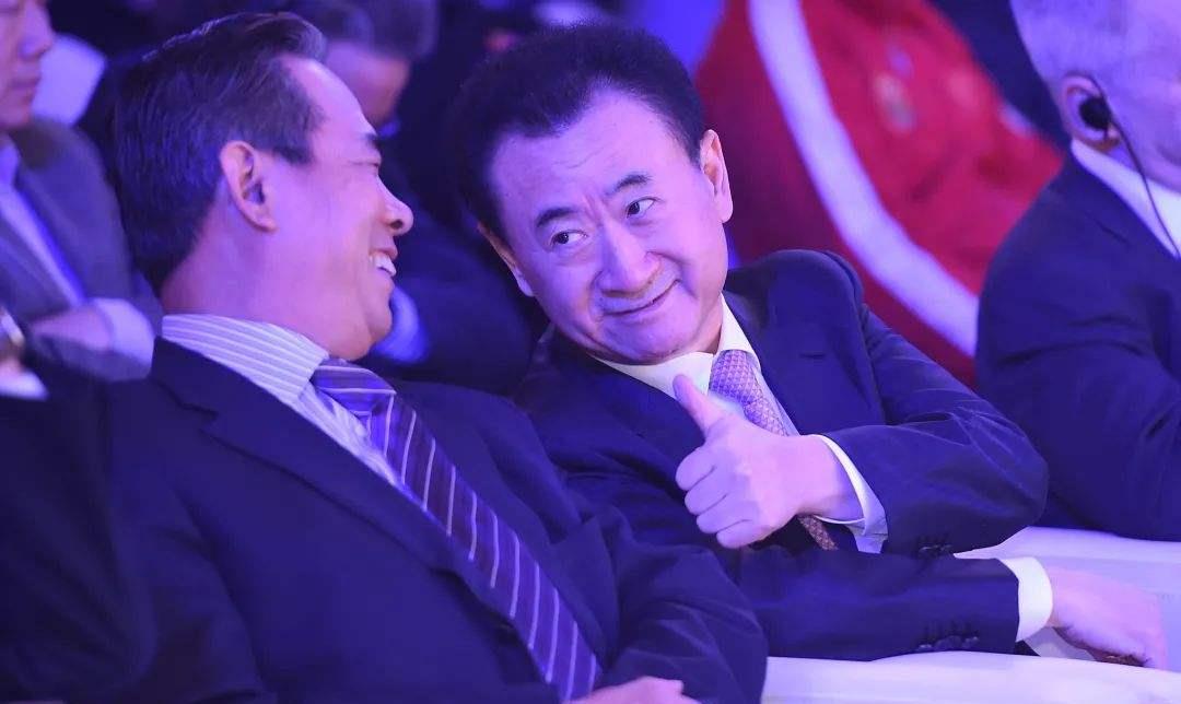 apache|拿几十亿帮王健林渡难关，又拿20亿帮许家印，自己身价却缩水千亿